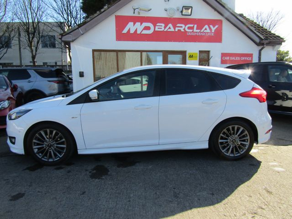 2017 Ford Focus - image 5