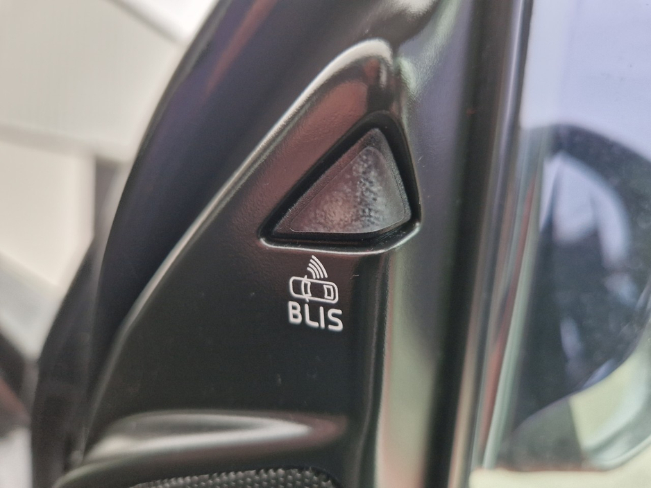 2015 Volvo XC60 - image 40