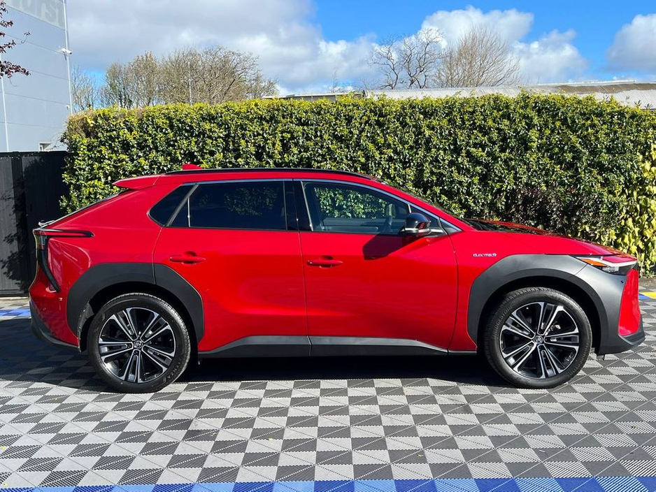 2024 Toyota bZ4X - image 2