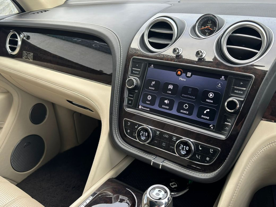 2016 Bentley Bentayga - image 14