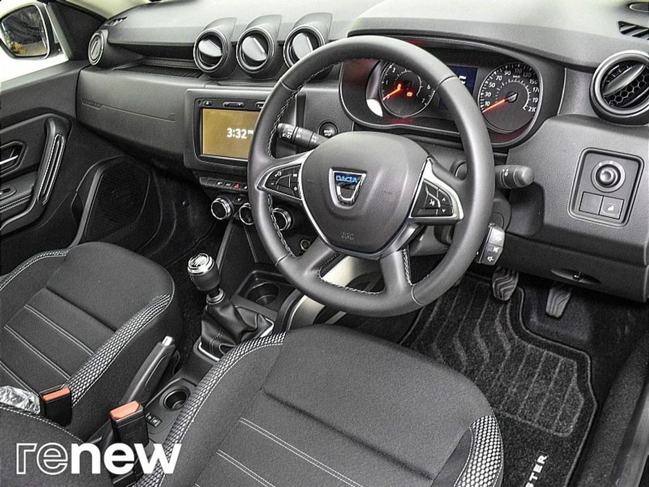 2019 Dacia Duster - image 6