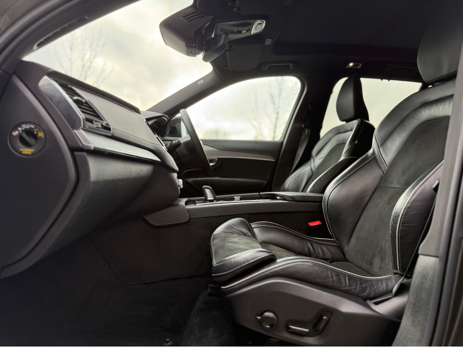2022 Volvo XC90 - image 20