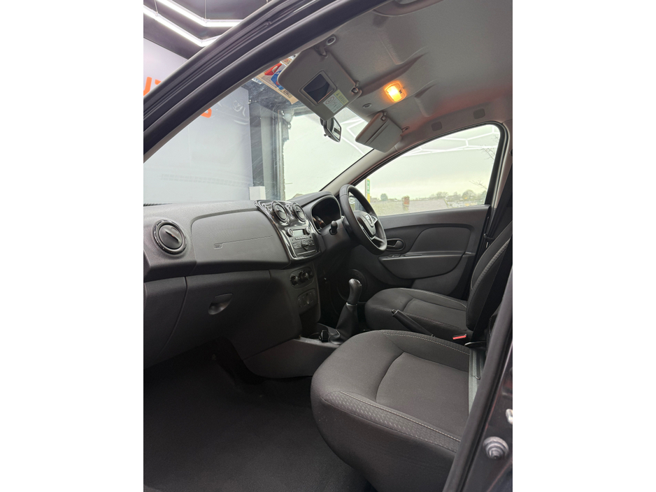 2020 Dacia Sandero - image 15