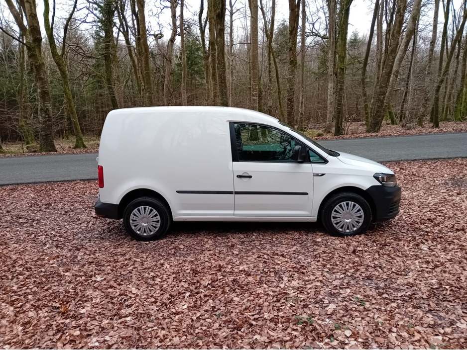 2018 Volkswagen Caddy - image 5