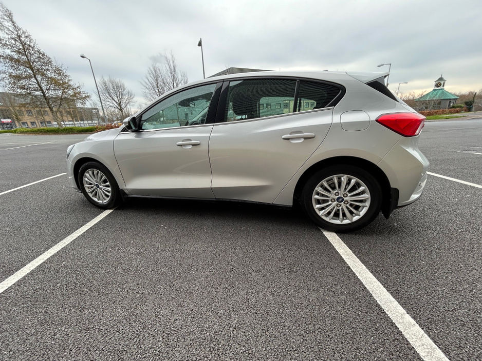 2021 Ford Focus - image 5