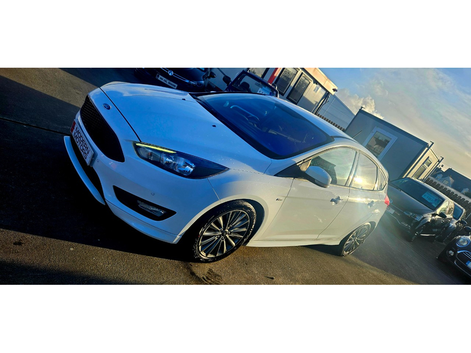 2018 Ford Focus - image 4