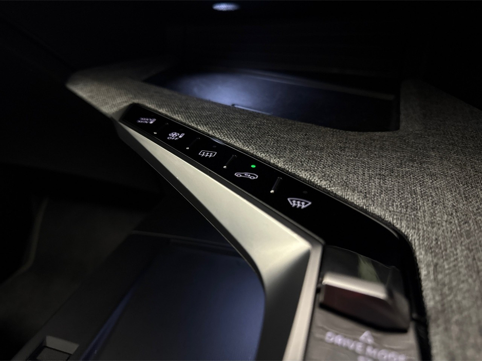 2025 Peugeot 3008 GT EV**DIGITAL DASH**TOUCH SCREEN MEDIA**APPLE CAR PLAY**HEATED SEATS**HEATED STEERING WHEEL**ELECTRIC TAILGATE**CRUISE CONTROL**MULTIFUNCTIONAL STEERING WHEEL**REVERSE CAMERA**PARKING SENSORS** €35,995