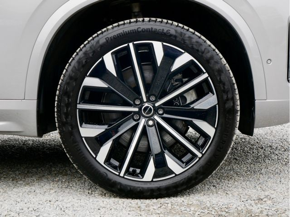 2025 Volvo XC90 - image 7