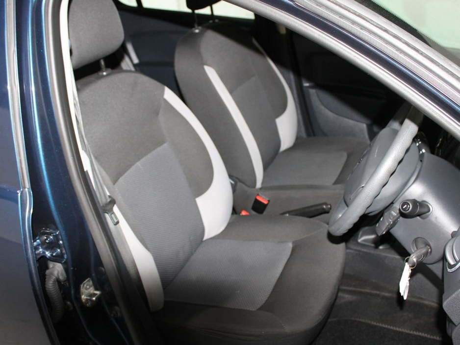 2016 Dacia Sandero - image 12