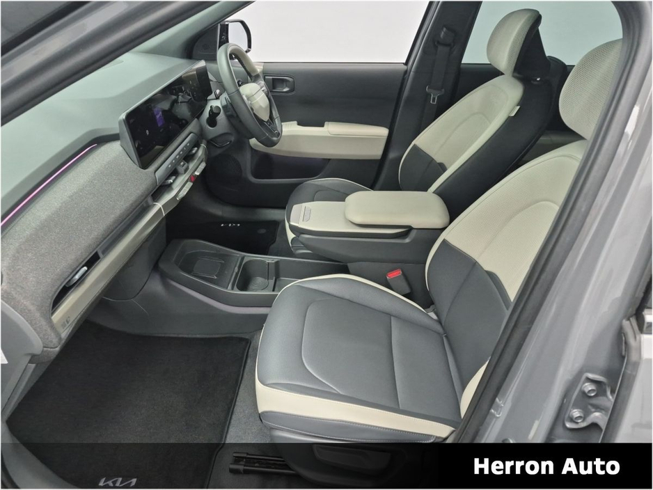 2025 Kia EV3 - image 9
