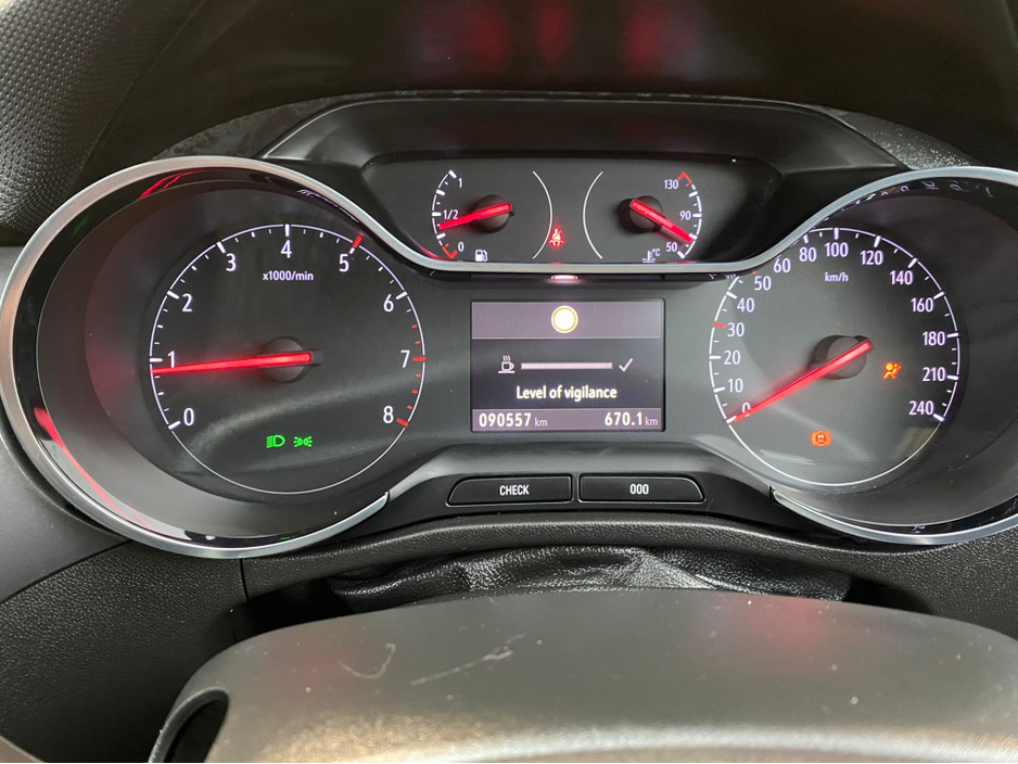 2023 Opel Crossland X - image 7