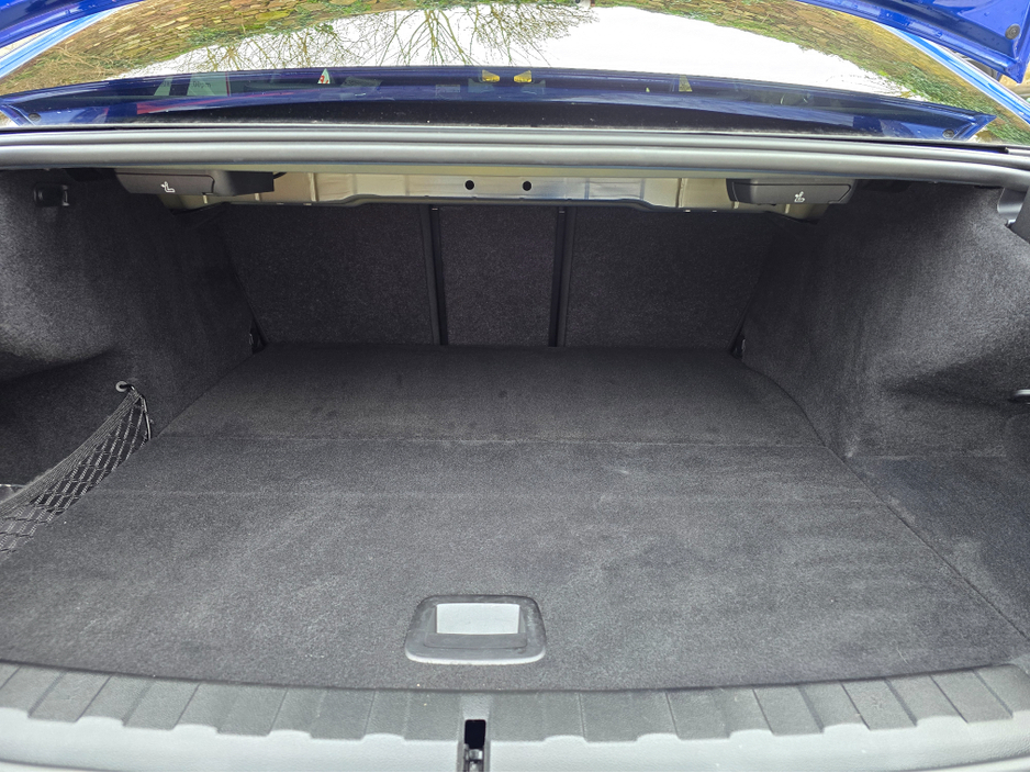 2021 BMW 3 Series - image 30