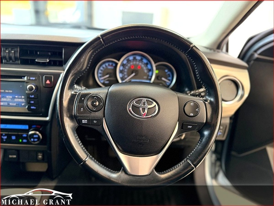 2014 Toyota Auris - image 22