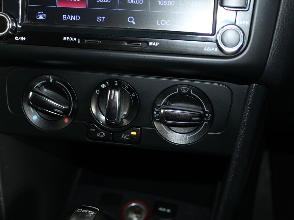 2012 Volkswagen Polo - image 17