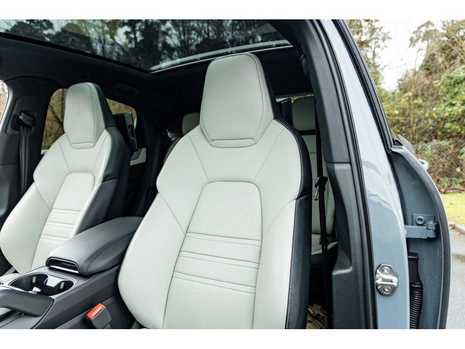 2024 Porsche Cayenne E-HYBRID 4DR AUTO *MEGA SPEC* €107,900