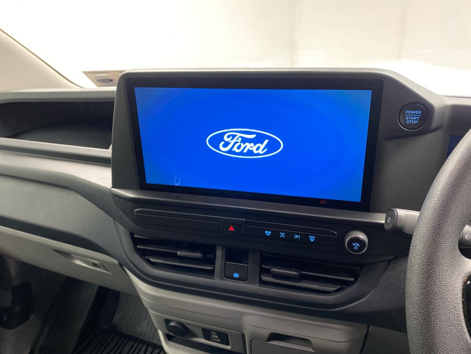 2025 Ford Transit Custom - image 8