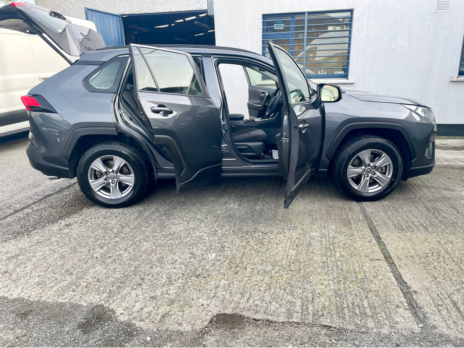 2024 Toyota Rav4 - image 5