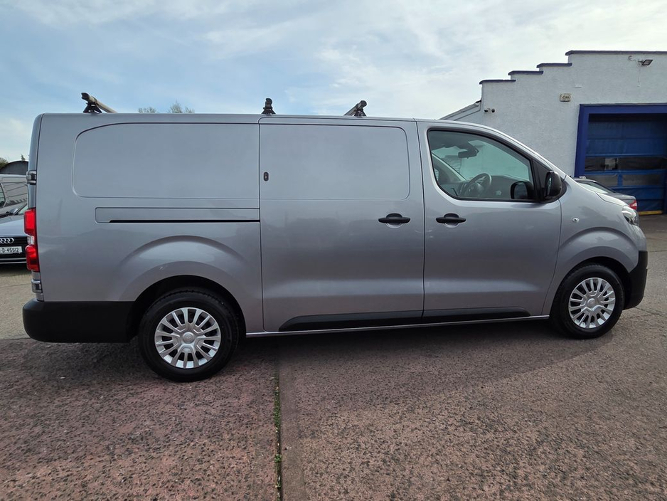 2022 Toyota Proace - image 9