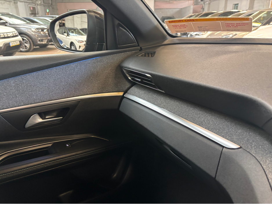 2023 Peugeot 5008 - image 13