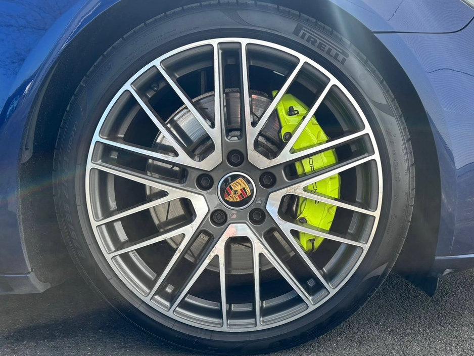 2023 Porsche Panamera - image 11