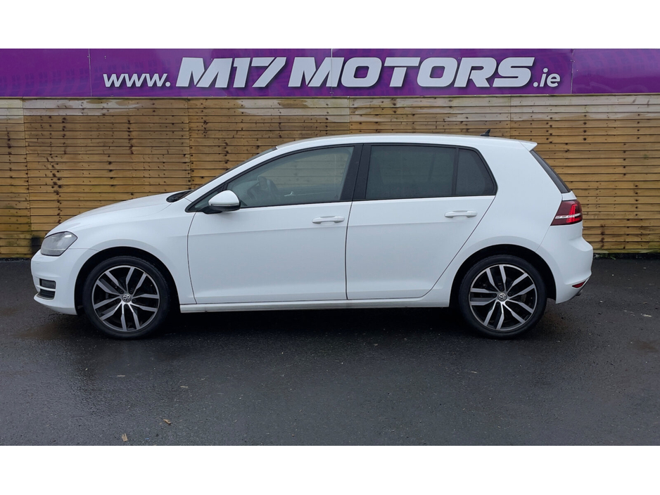2017 Volkswagen Golf - image 2