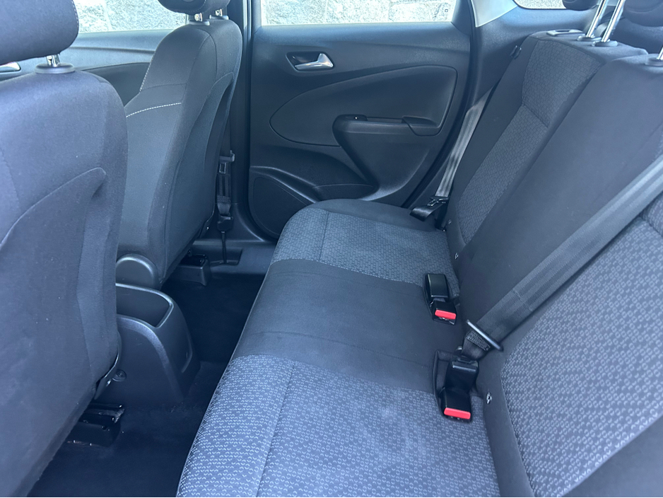 2022 Opel Crossland X - image 8