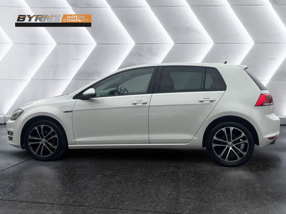 2015 Volkswagen Golf - image 2