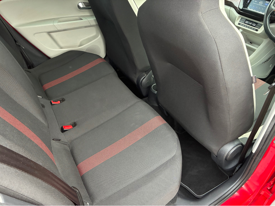 2018 Volkswagen up! - image 16