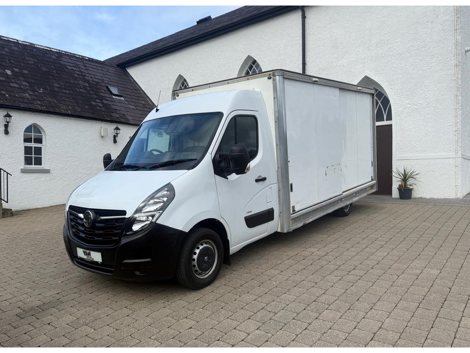 2020 Opel Movano - image 2