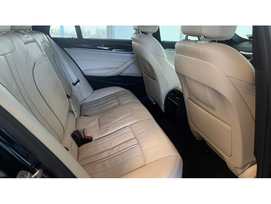 2019 BMW 5 Series - image 6