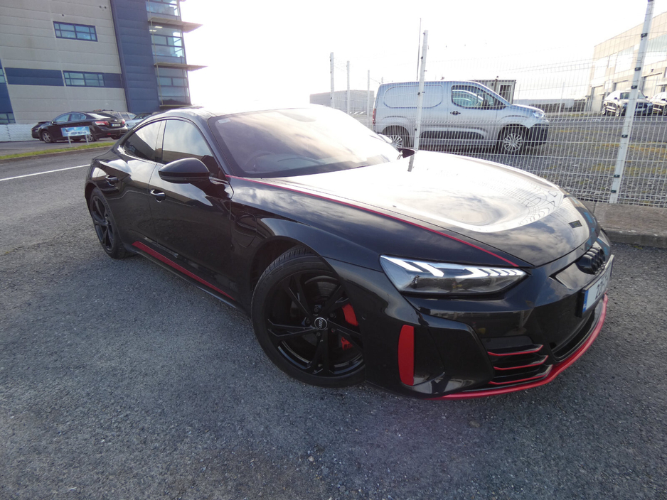 2022 Audi e-tron - image 2