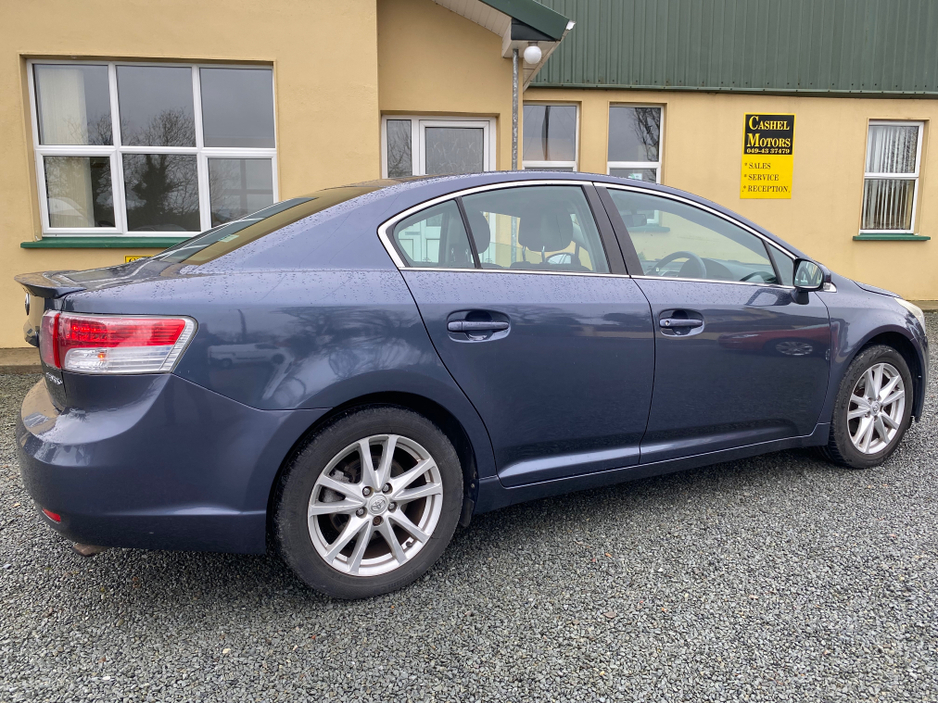 2011 Toyota Avensis - image 3