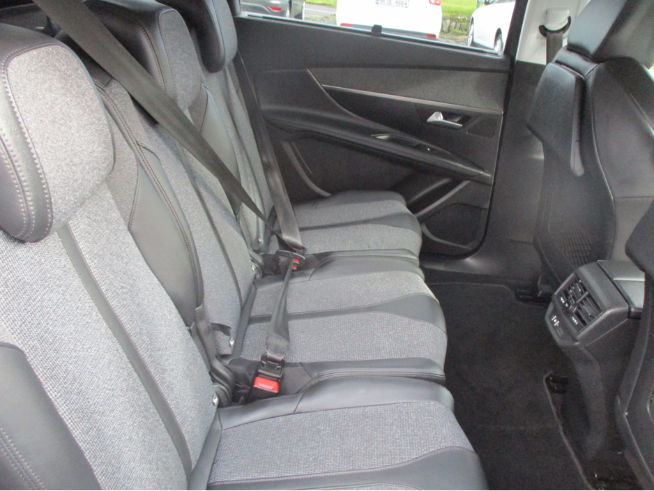 2019 Peugeot 5008 - image 7