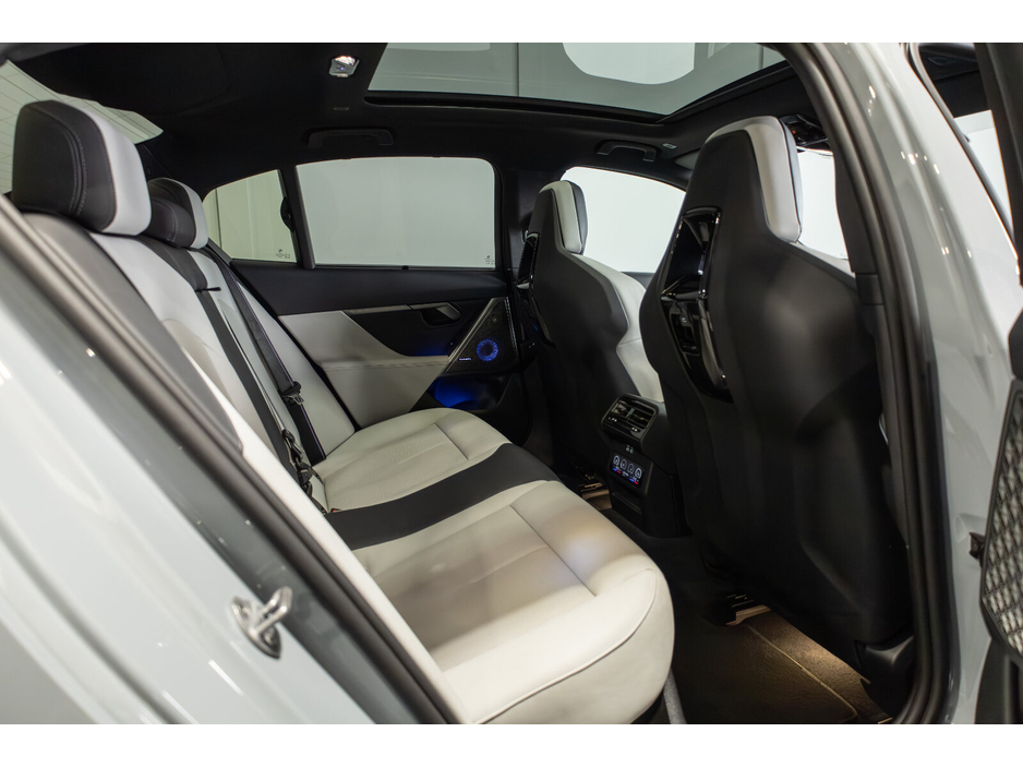 2025 BMW M5  €129,950