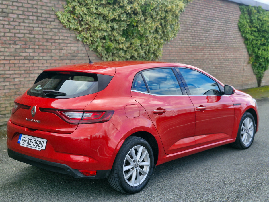 2019 Renault Megane - image 9
