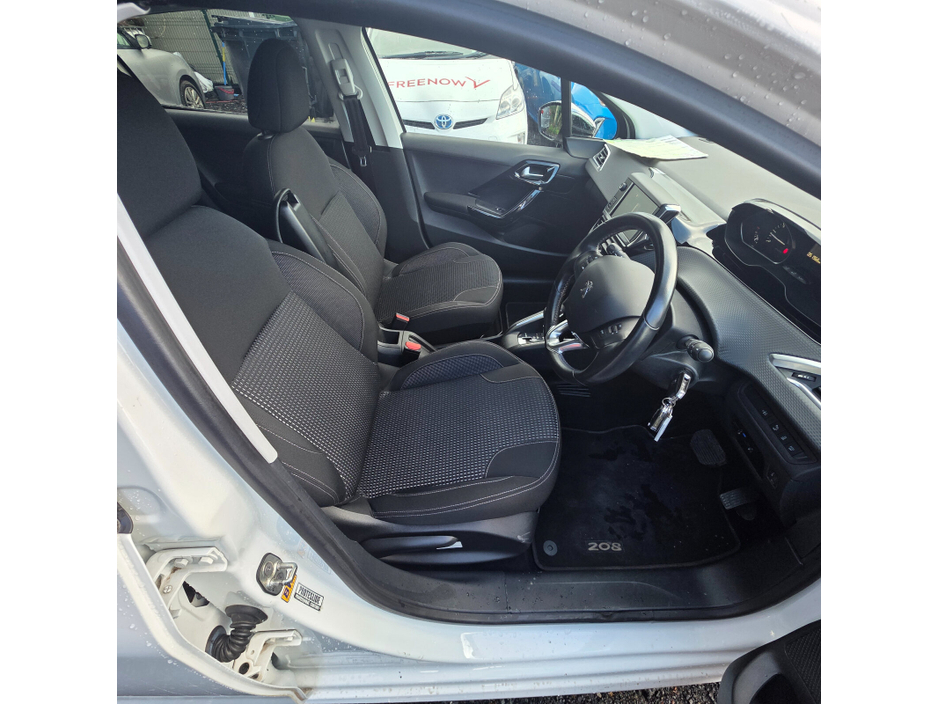 2016 Peugeot 208 1.2 Puretech 110 bhp automatic Allure 5d €9,950