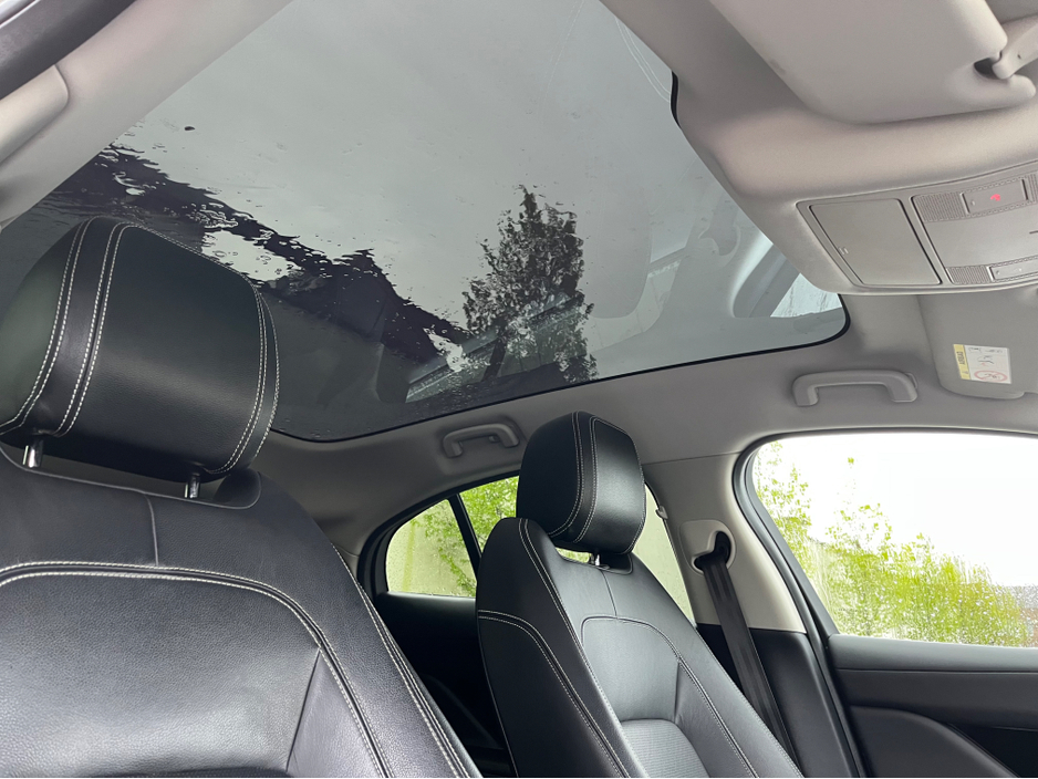 2020 Jaguar I-Pace - image 32