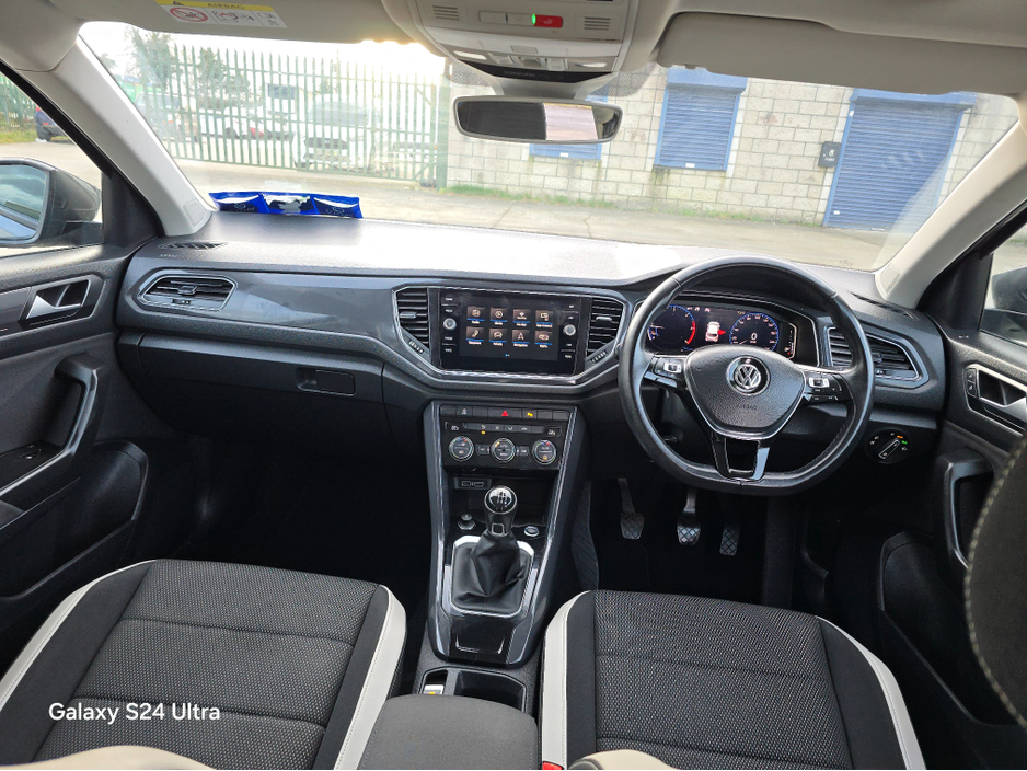 2020 Volkswagen T-Roc - image 14