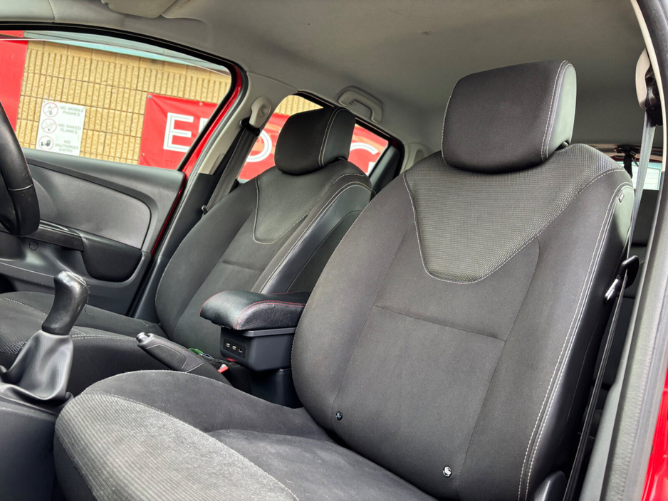 2014 Renault Clio - image 10