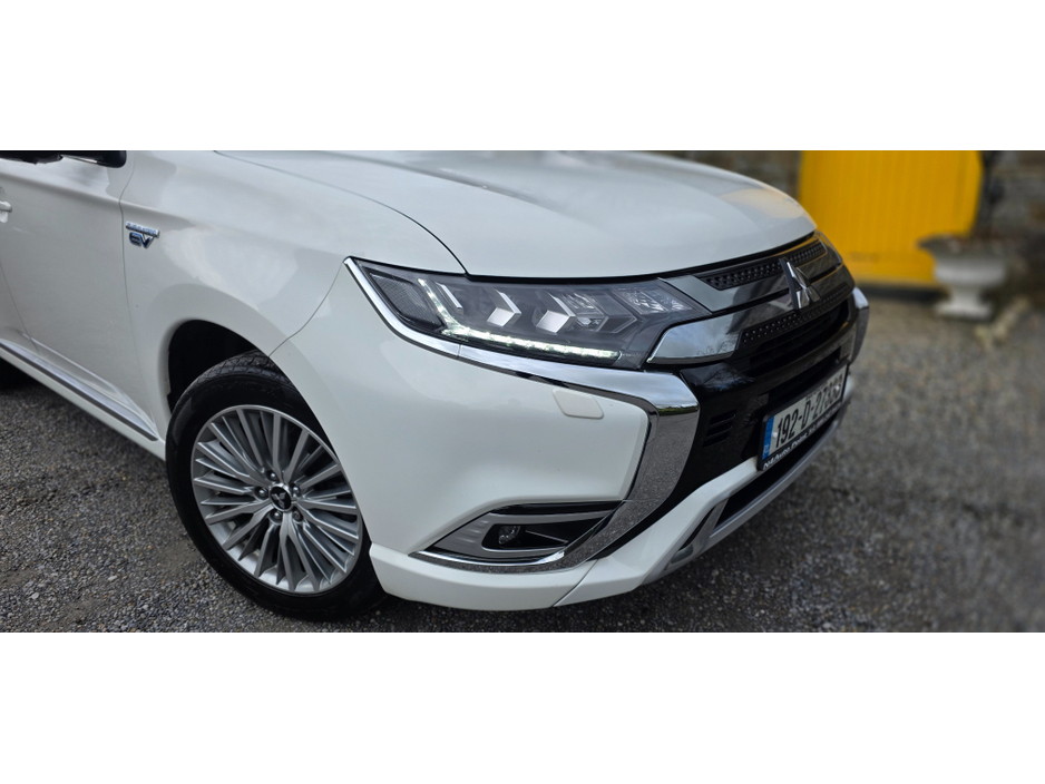 2019 Mitsubishi Outlander - image 5