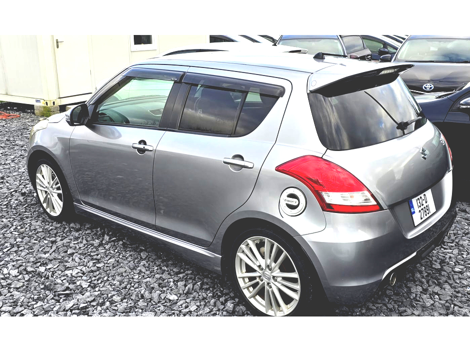 2013 Suzuki Swift - image 5