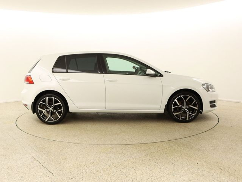 2015 Volkswagen Golf - image 8
