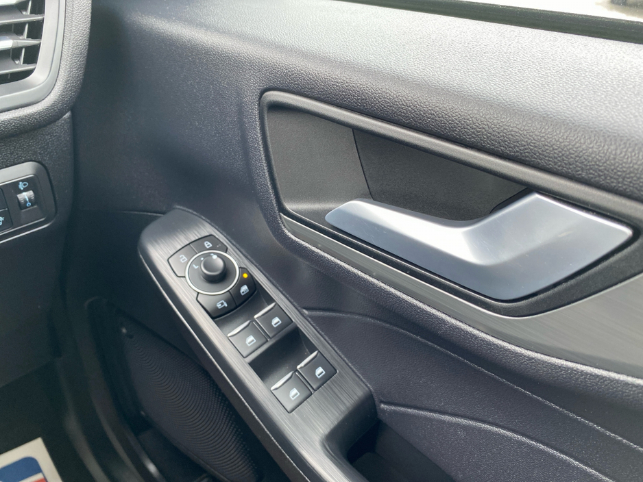 2023 Ford Kuga - image 17