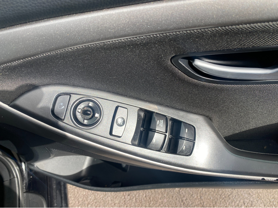 2016 Hyundai i30 - image 14