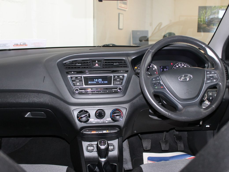 2015 Hyundai i20 - image 10