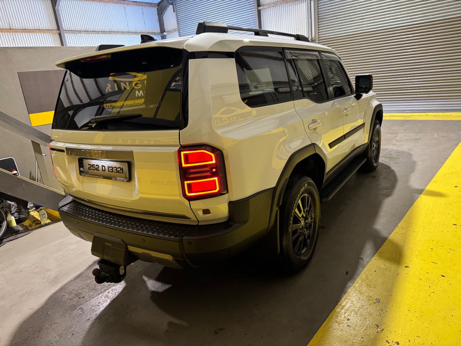 2025 Toyota Landcruiser - image 4