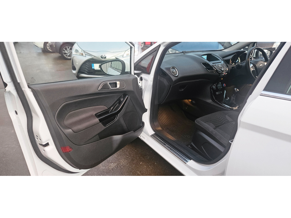 2016 Ford Fiesta ZETEC TURBO 1.0 eco 100 low miles €8,750