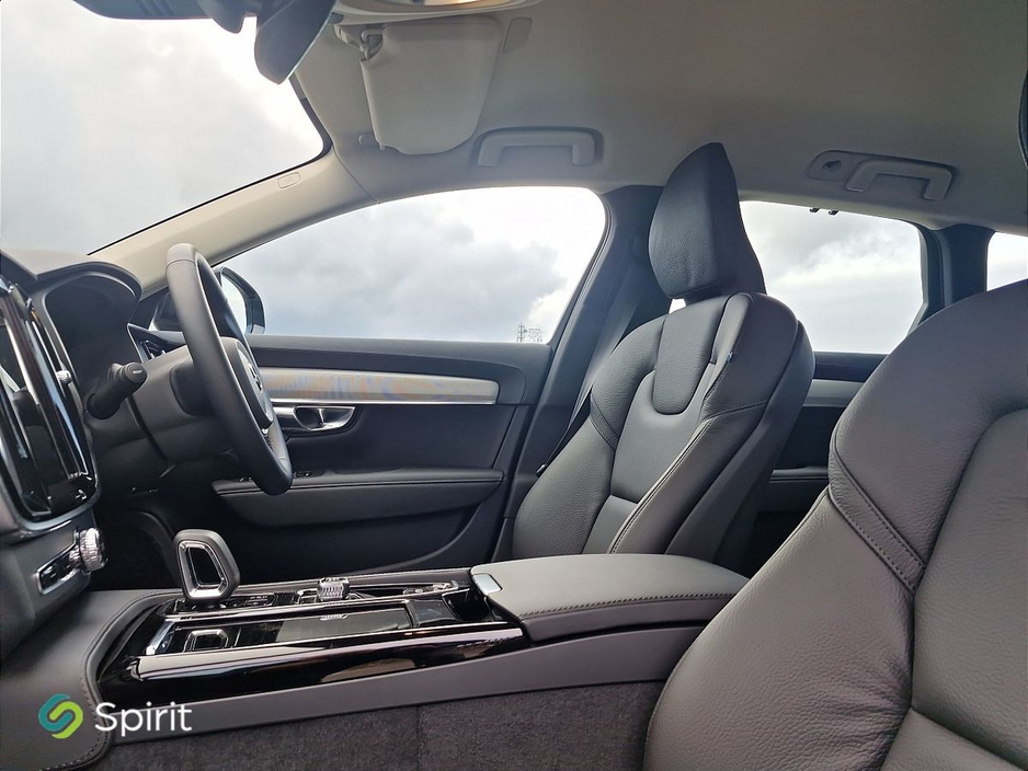 2026 Volvo V90 - image 3