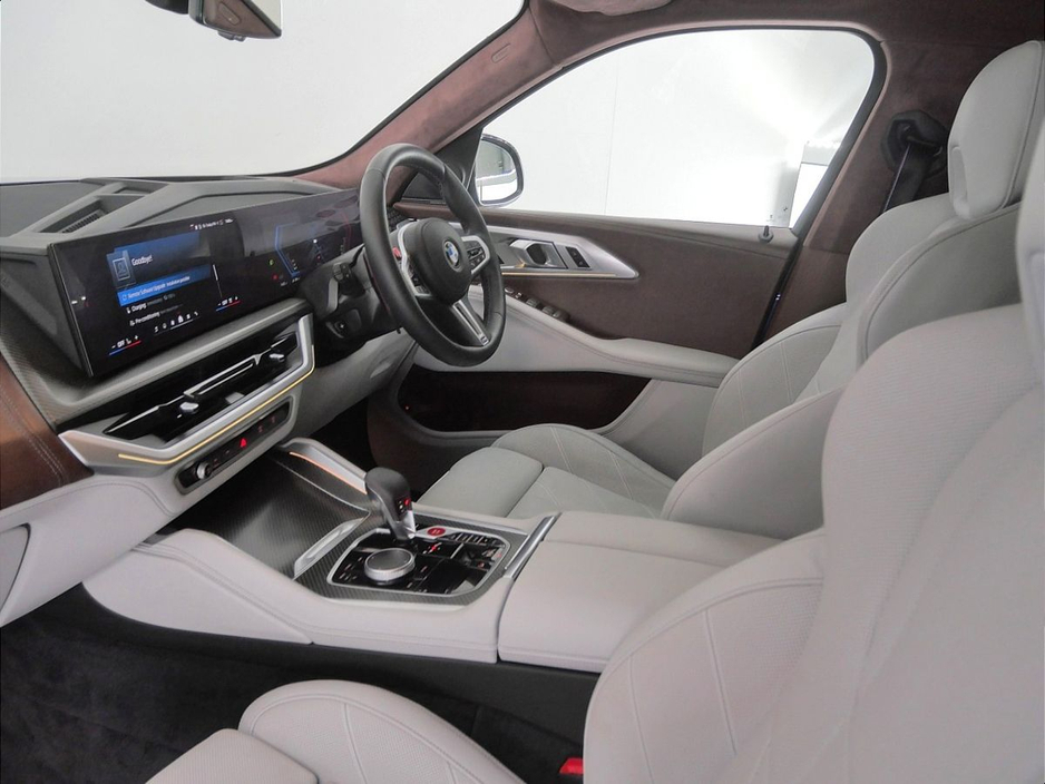 2025 BMW XM - image 7