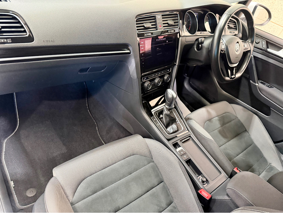 2018 Volkswagen Golf - image 20